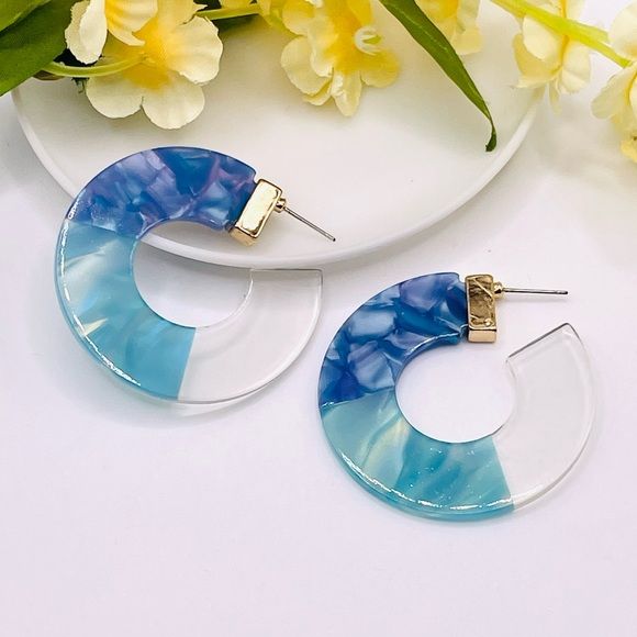 Epoxy Resin Eairring glossy finish—Lightweight And Stylish For Any Occasion.