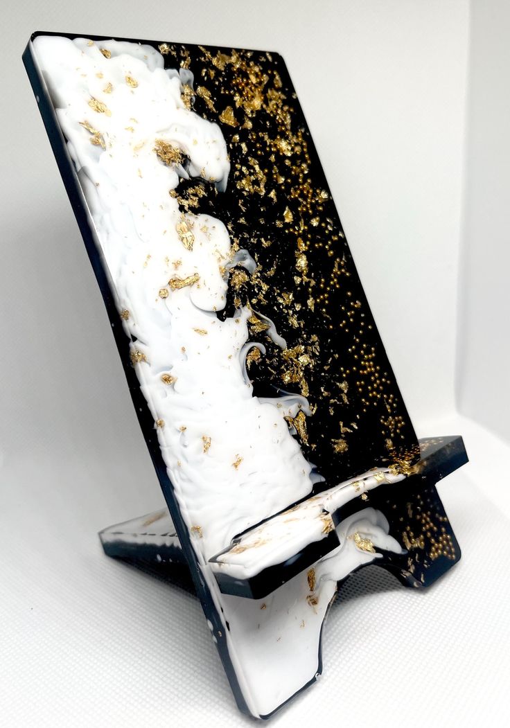 Resin Mobile Stand Perfect For Stylish And Stable Phone Display.