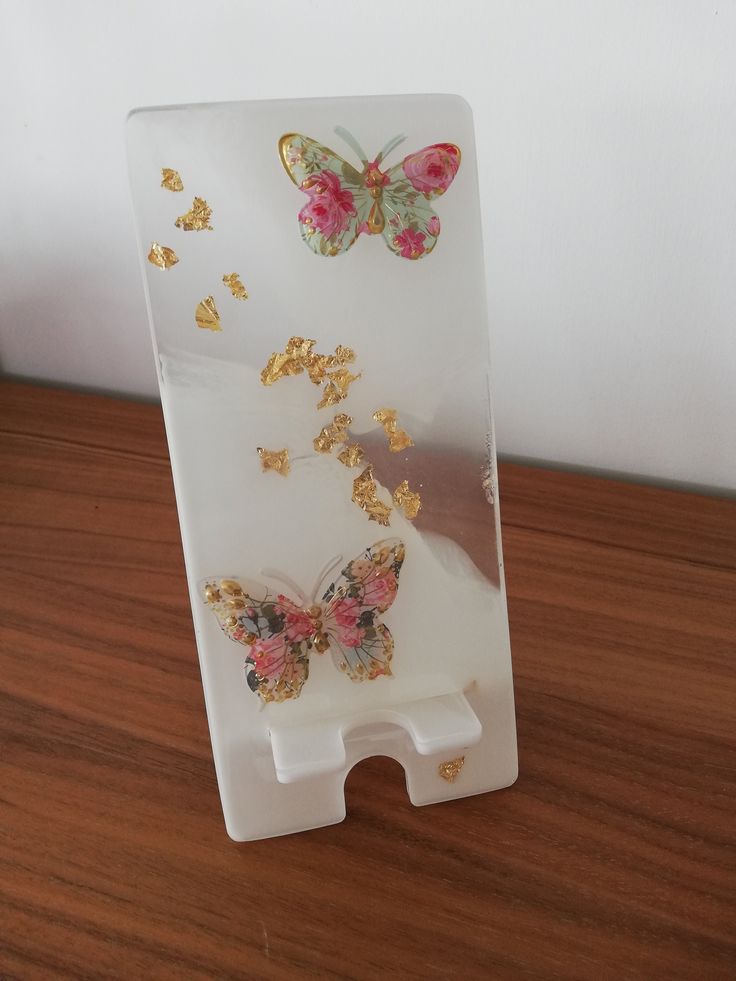Resin Mobile Stand Perfect For Stylish And Stable Phone Display.