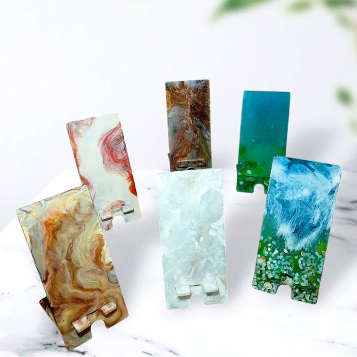 Resin Mobile Stand Perfect For Stylish And Stable Phone Display.