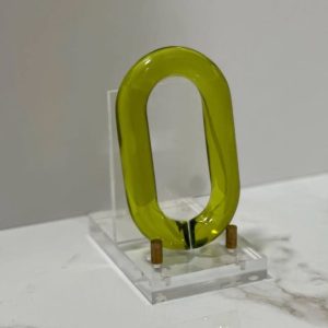 Handcrafted Decorative RESIN Chain Link Sculpture – Modern Aesthetic Table Decor