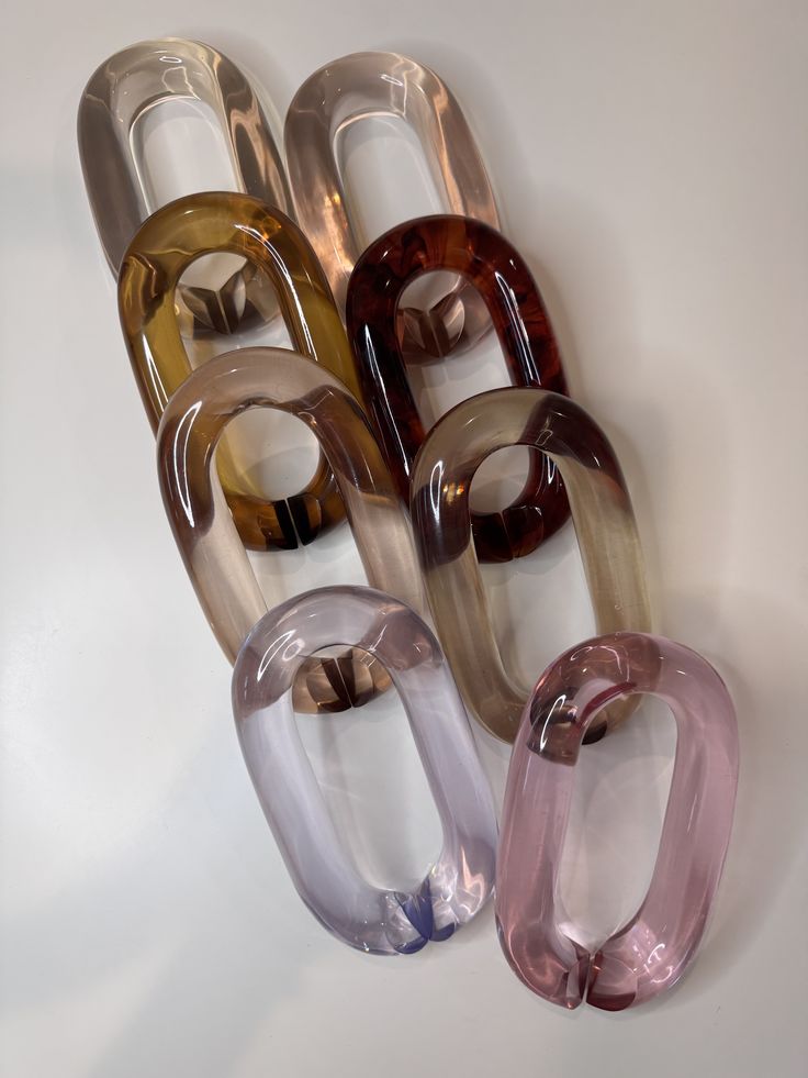Handcrafted Decorative RESIN Chain Link Sculpture – Modern Aesthetic Table Decor - Image 4