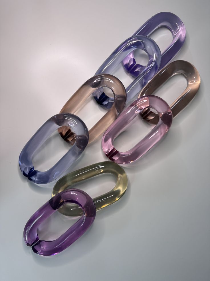 Handcrafted Decorative RESIN Chain Link Sculpture – Modern Aesthetic Table Decor - Image 3
